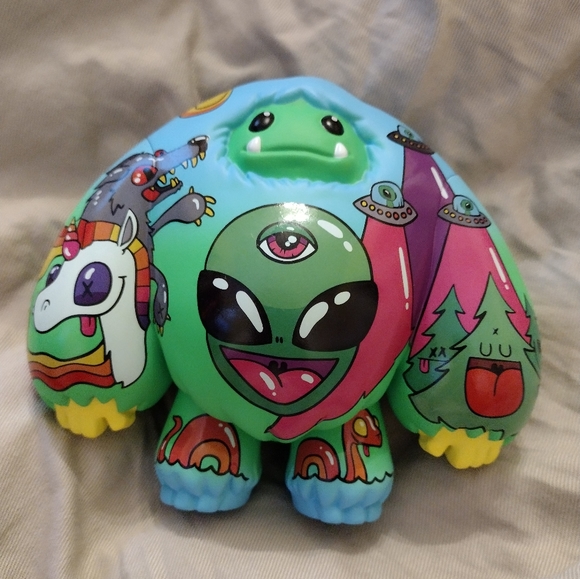 🔥Abominable Toys Chomp Vinyl Figure By Nicky Davis, New York Comic Con - Picture 1 of 5
